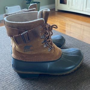 Sorel boots/lightly worn/great condition
